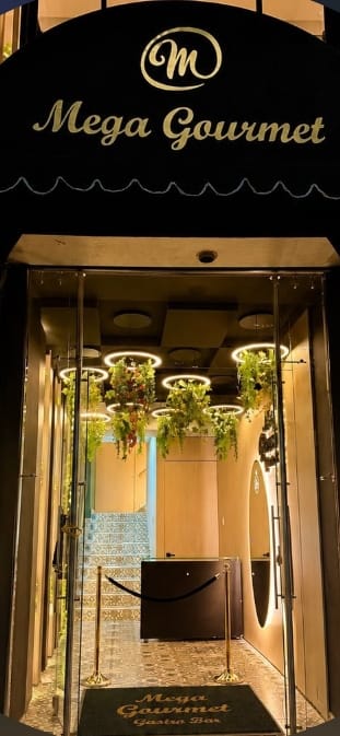 Fachada del local de Mega Gourmet Garden Bar